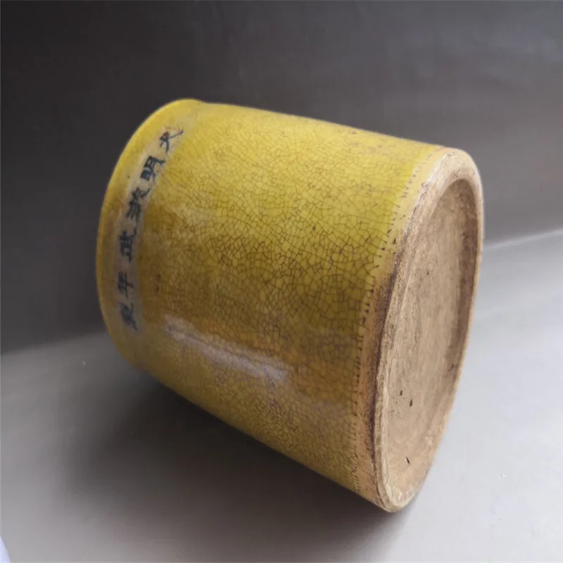 Chinese Old Porcelain Yellow Cracked Glazed Pen Container |