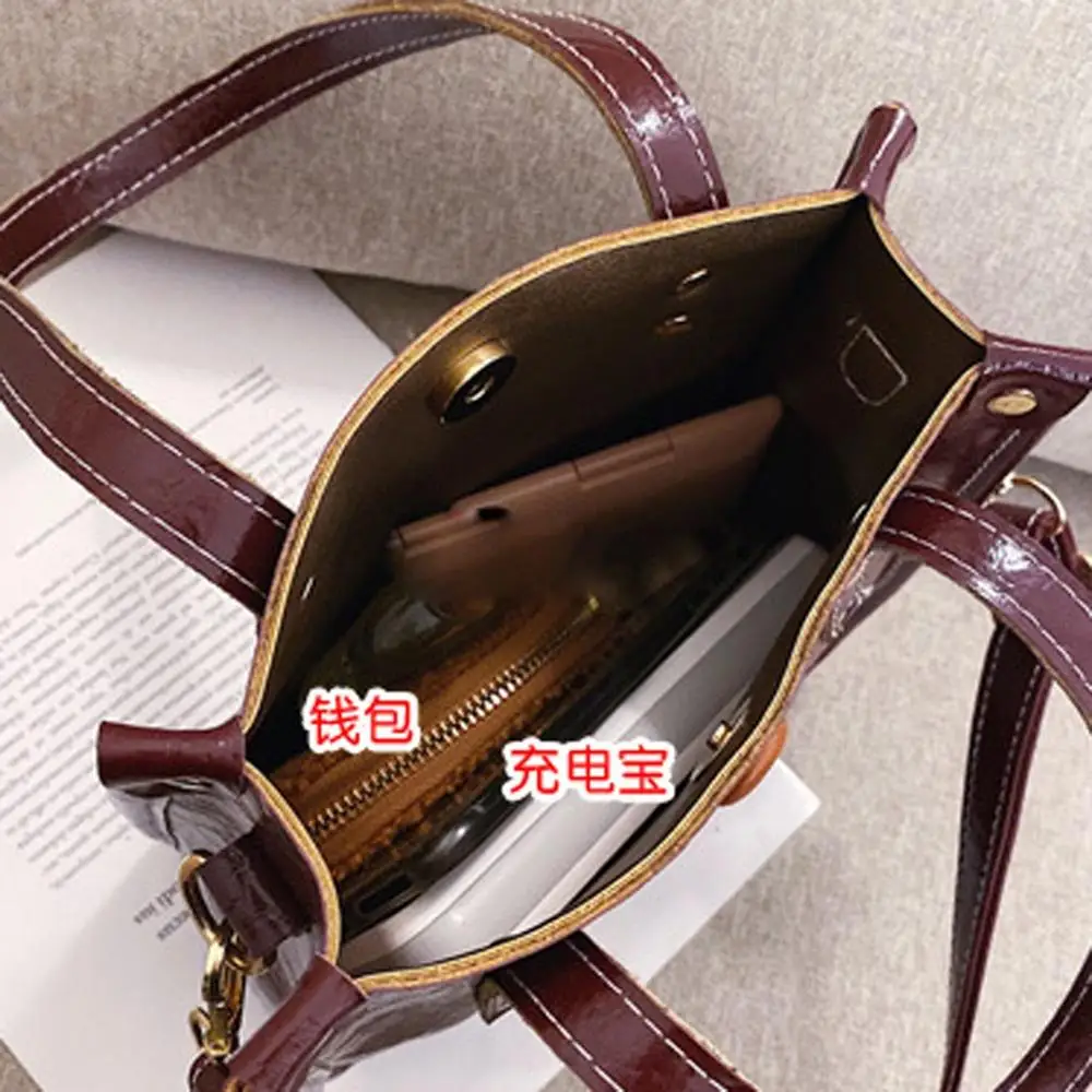 Женская сумка через плечо мессенджер трендовая Большая вместительная кожаная