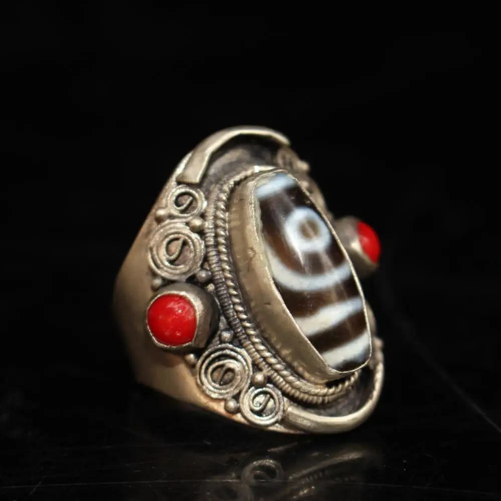 

Exquisite retro pearl inlaid with white copper ring