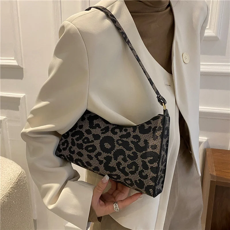 

Простая женская маленькая сумка на одно плечо, новая модная сетчатая красная дизайнерская маленькая квадратная сумка с принтом для отдыха