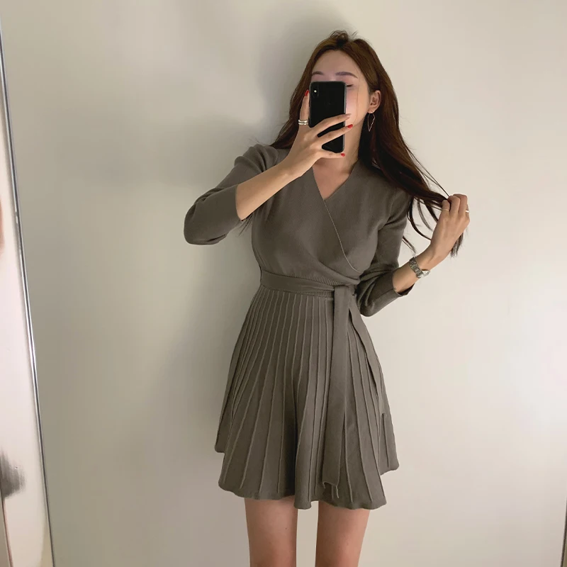 Женское трикотажное платье-свитер с длинным рукавом и V-образным вырезом |