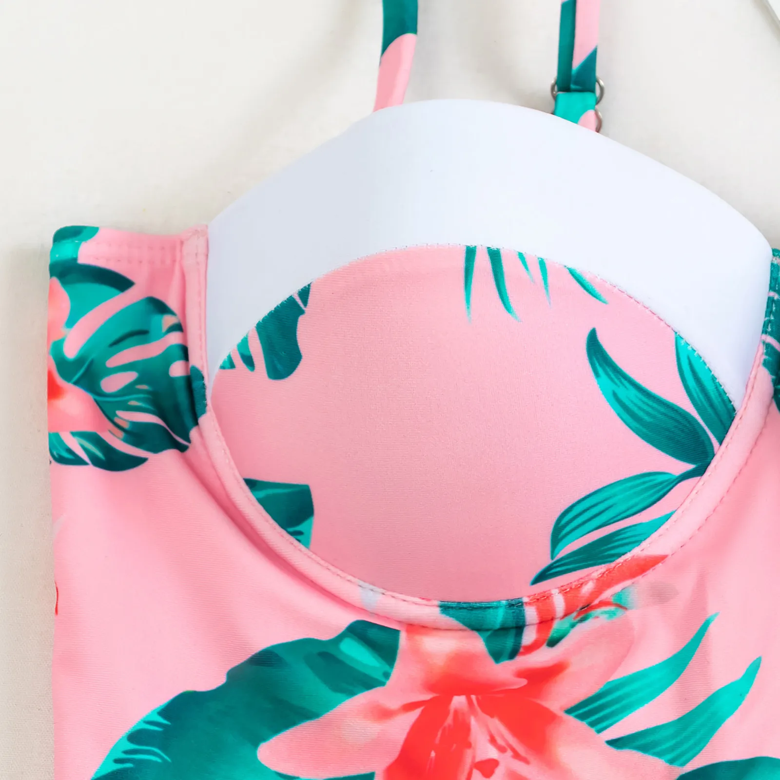 Пикантный комплект бикини с зелеными растениями и розовыми вставками для женщин