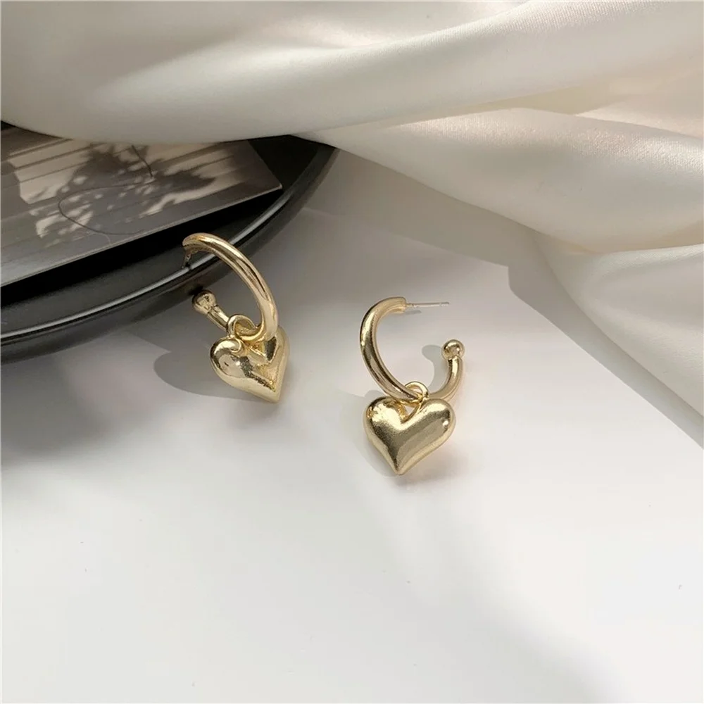 

2021 new Japanese and Korean ladies party alloy heart-shaped earrings design fashion trend retro style heart-shaped earrings