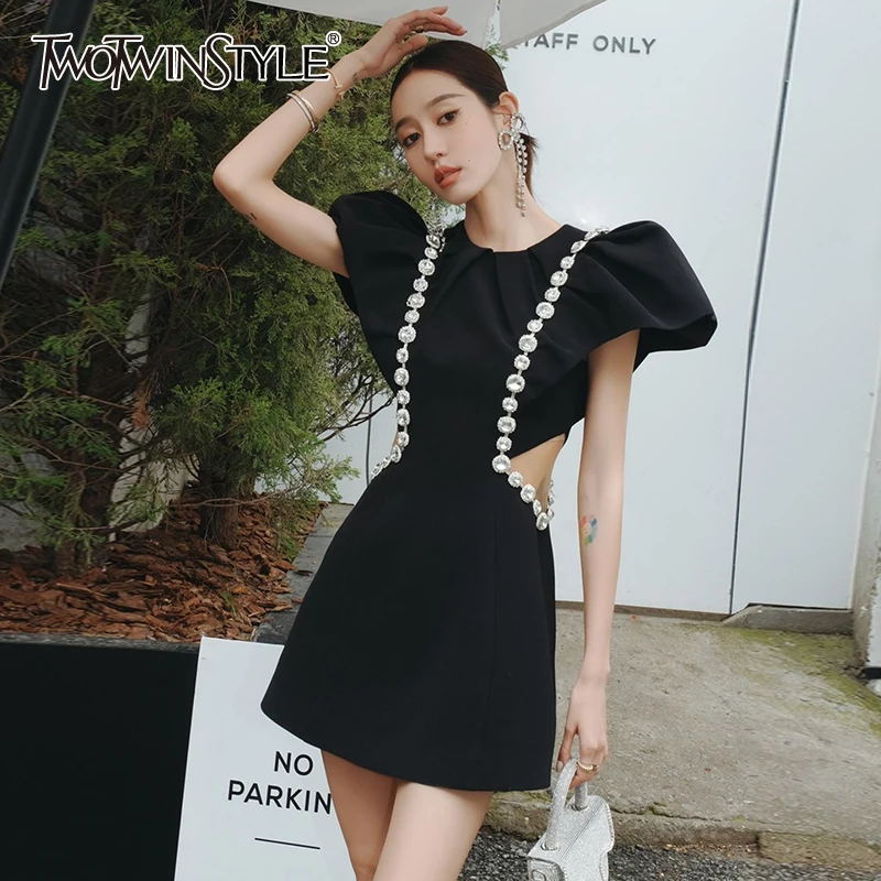 

TWOTWINSTYLE сексуальное открытое платье для женщин с круглым вырезом, пышное платье с коротким рукавом и высокой талией, лоскутное мини-платье с ...