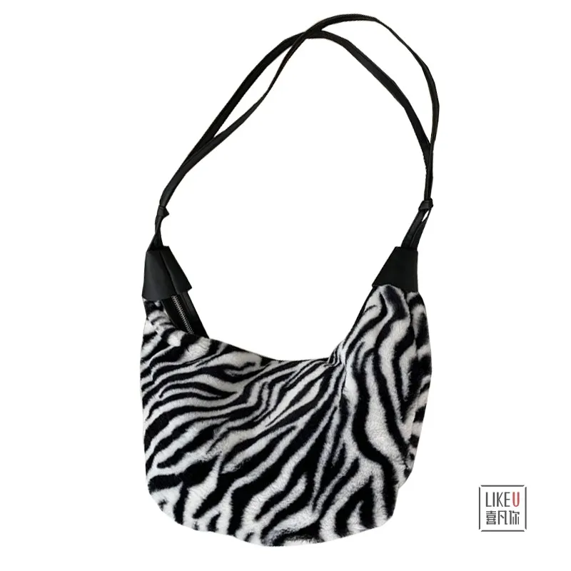 

Original Korean version of zebra-printed plush handbag ins student casual fashion shoulder messenger bag