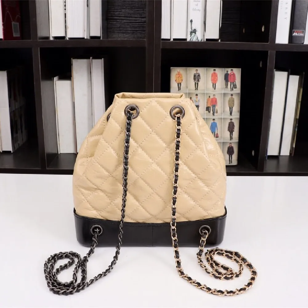 

Wandering backpack, trendy fashion, simple and popular, soft leather
