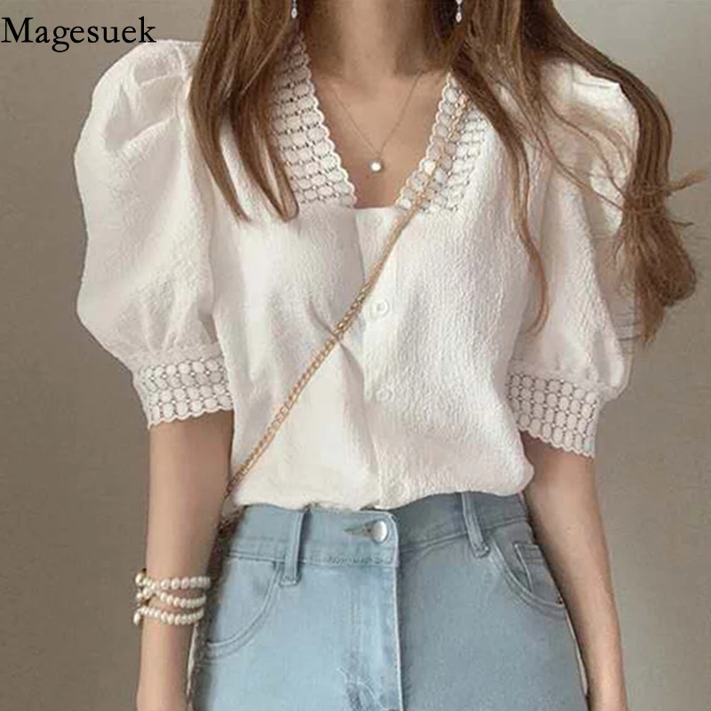 

Korean Style Loose Blouse Summer New V-neck Pleated Women Tops 2021 Bubble Short Sleeves Lace Shirt Ins Retro Girl Blusas 13659