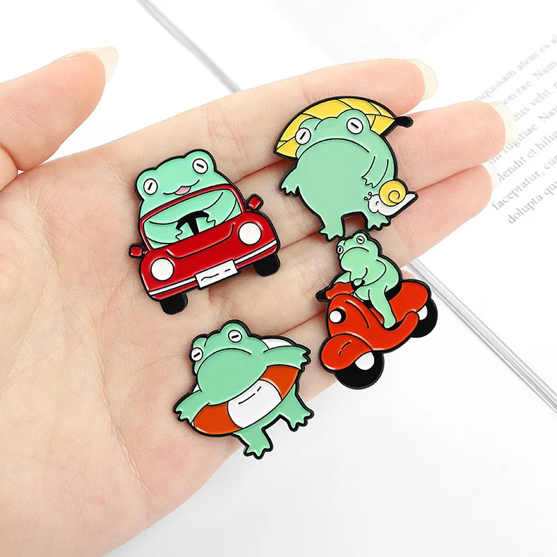 

Creative Mini Frog Brooch Funny Frog Enamel Pin Cool Animal Brooches Backpacks Lapel Pins Gift for Friends Wholesale