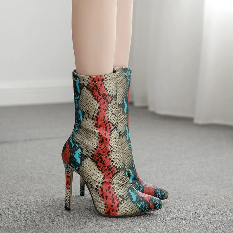 Женские ботинки супер размера ботильоны со змеиным принтом изящная модная