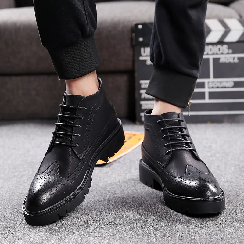 Мужские повседневные ботинки в Корейском стиле Черные с перфорацией типа броги