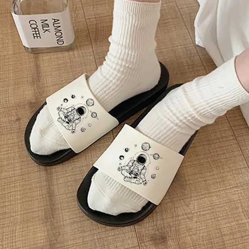 

Women Shoes Casual Flip Flops Lady Slide Sandals Indoor Slipper Lovely Astronaut Print Slippers 2021 New Summer Slippers Girls