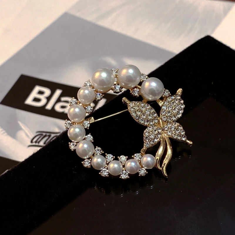 

Fashion Jewelry Intage Baroque Pearl Brooch Pins Crystals Rhinestone Butterfly Brooch Sweater Scarf Clips Clothing Accessory