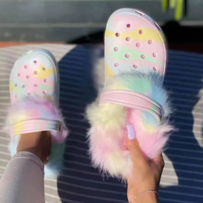Женские меховые сандалии без застежки садовые радужного цвета с дырками меховым