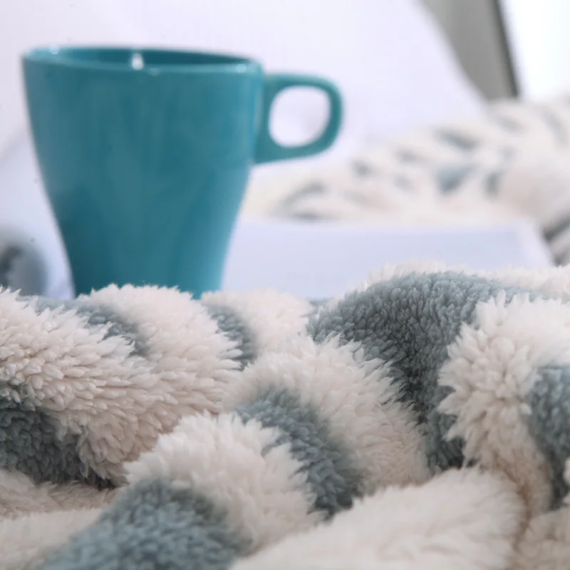 

Winter Warm Blanket Snowflake Throw Blankets Jaquard Flannel Fleece Bed Covers Bedspread Double Layer Quilts 160*200cm New 2019