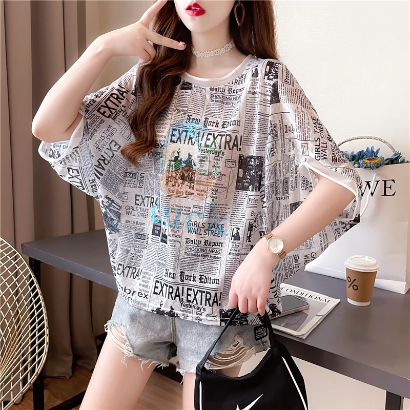 Летние футболки женские с коротким рукавом газетный рисунок принт Блестящий