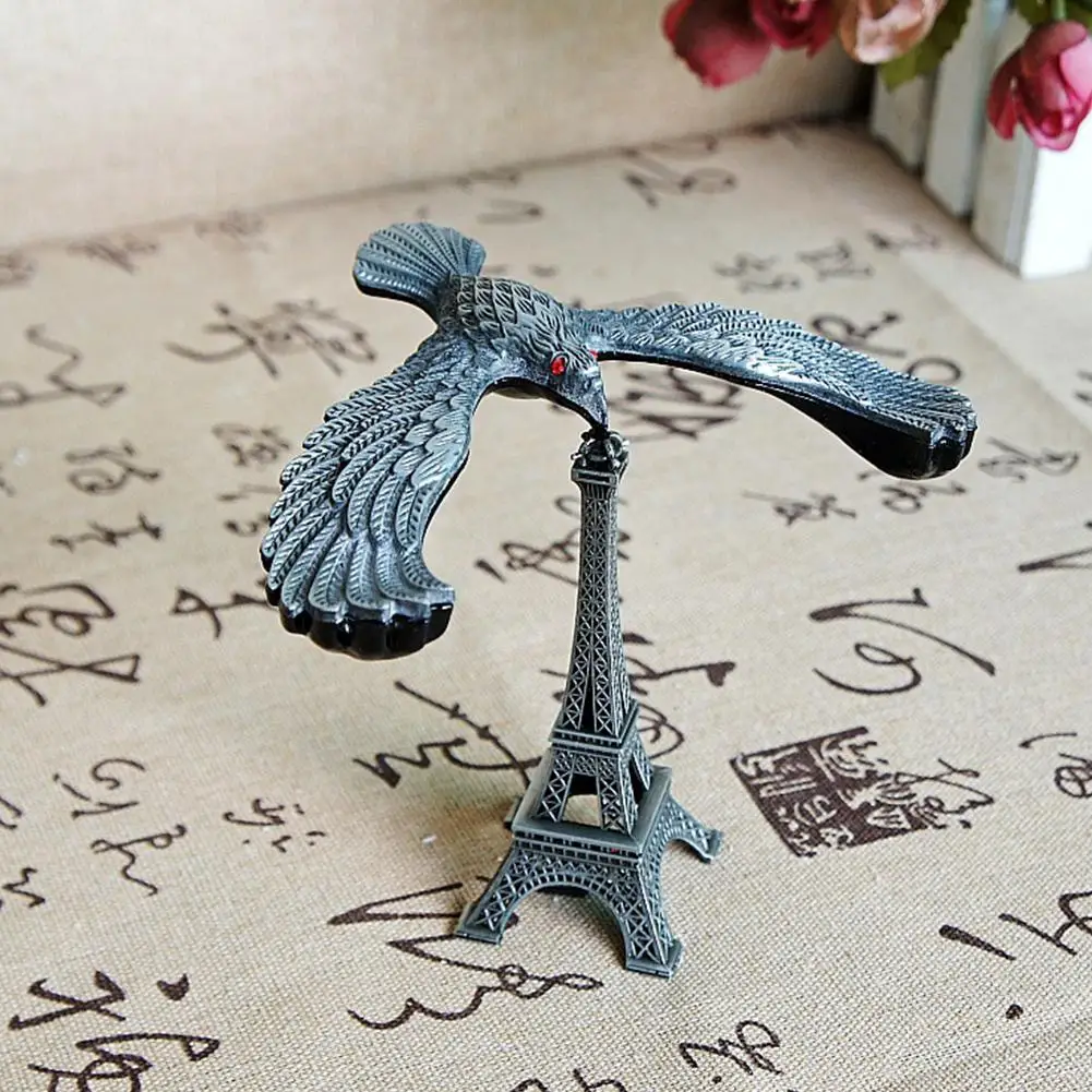 Ретро Сплав Эйфелева башня моделирование с баланс птица для офиса рабочего стола