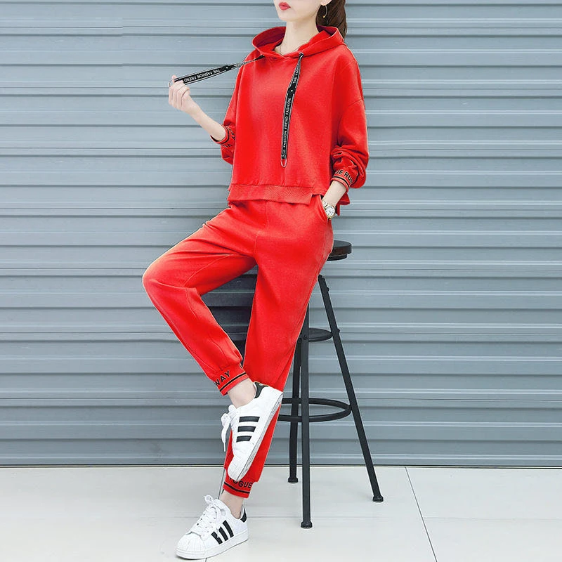 

Spring and autumn yellow sportswear suit female new fashion loose casual hooded red sweater two-piece suit