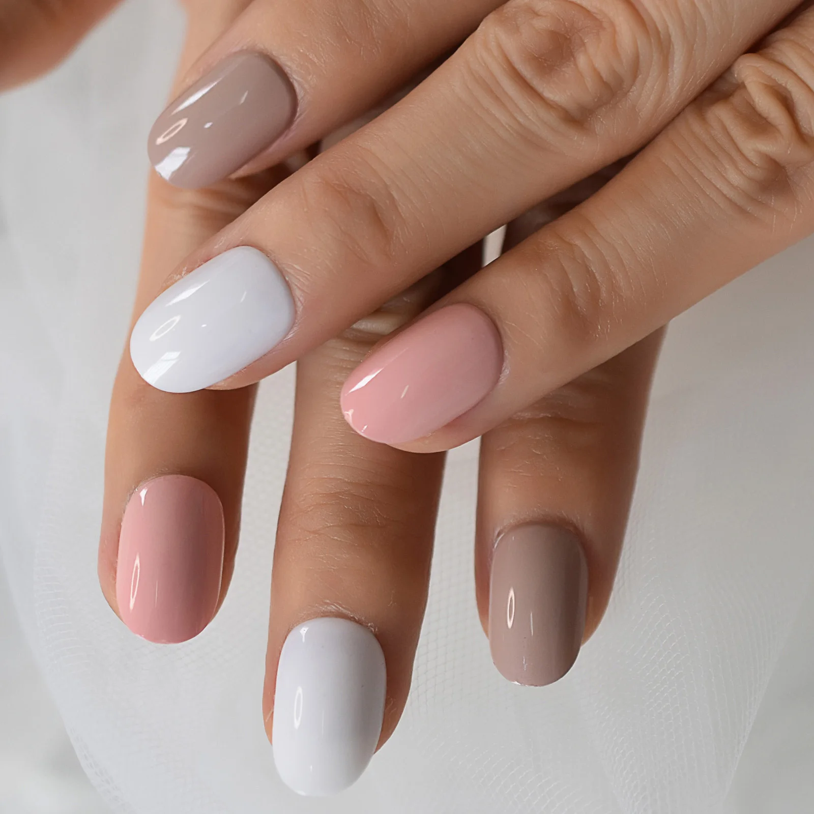 

Round Fake Nails Full Cover Artificial Nails White Pink Press On Nails Khaki Short False Artificial Nail Art Tips Designer