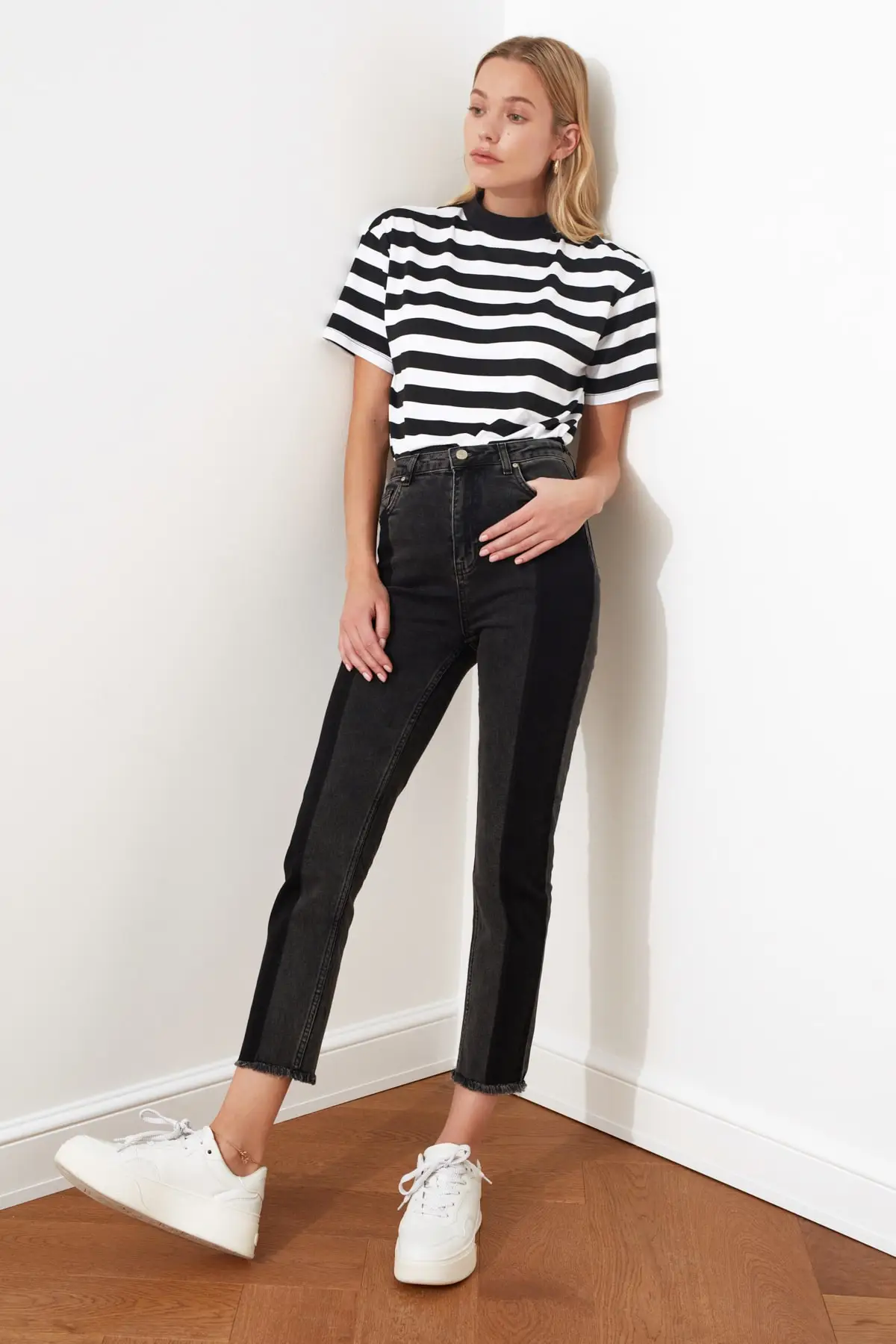 

Trendyol With Color Block High Waist Slim Fit Jeans TWOAW21JE0017