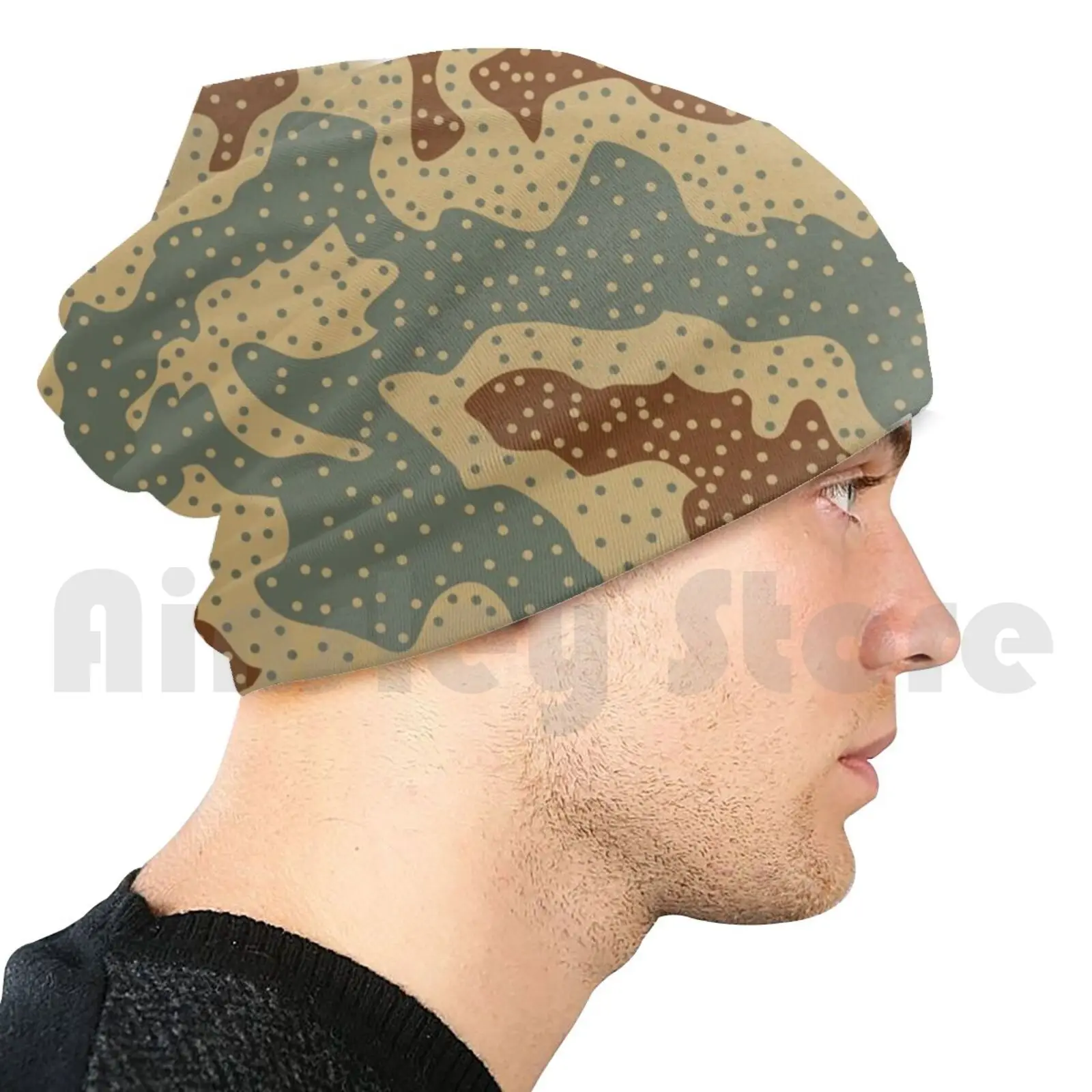 Шапка-свитер Panther Ambush в камуфляжном стиле с удобной вязкой и военным рисунком танков времен Второй Мировой войны.