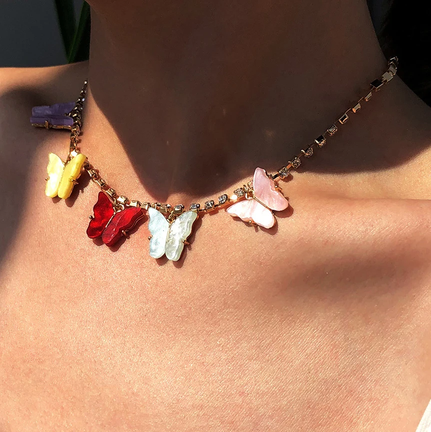 

Crystal Acrylic Butterfly Pendant Necklace for Women Butterfly Tassel Choker With Rhinestone Cuban Chain Necklace Jewelry 2020