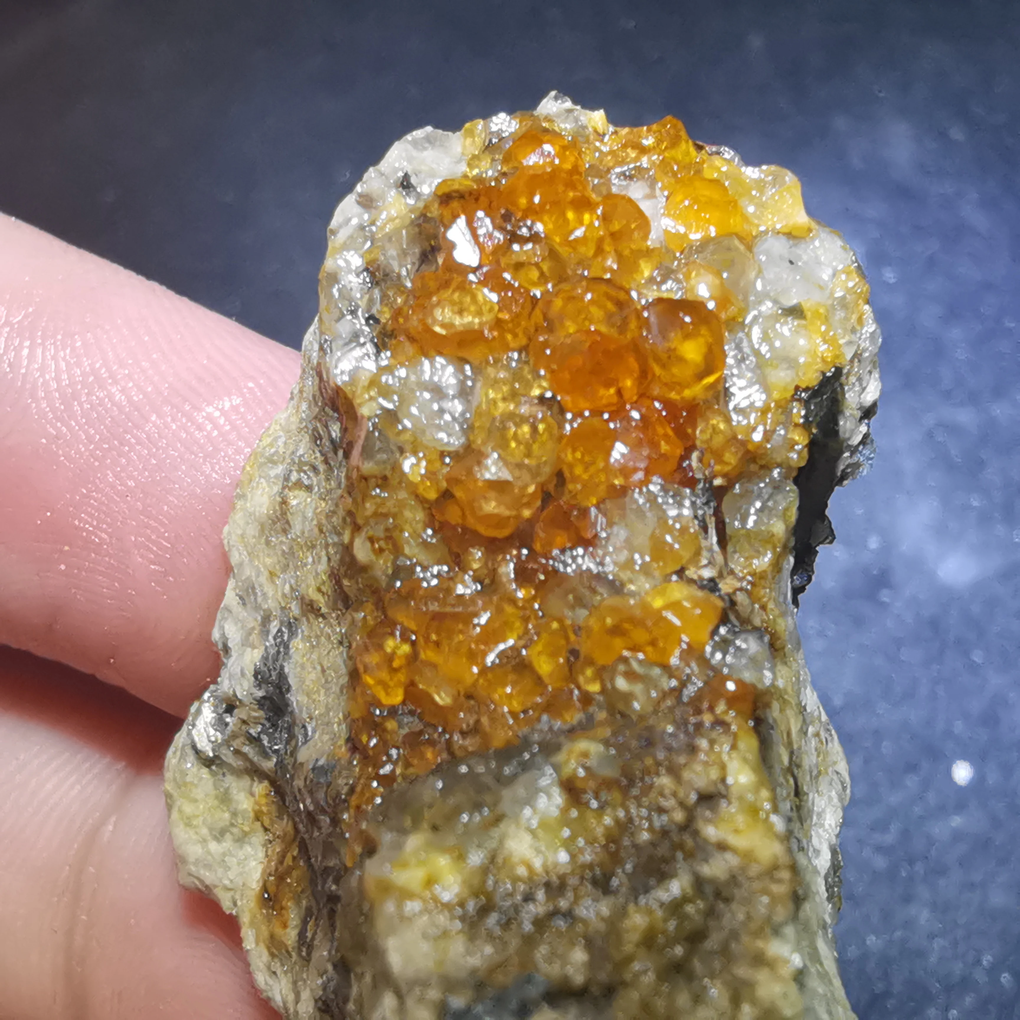 

27.3g.Rare natural garnet crystal hexagonal point feldspar mica brass multi mineral crystal symbiotic halo energy healing