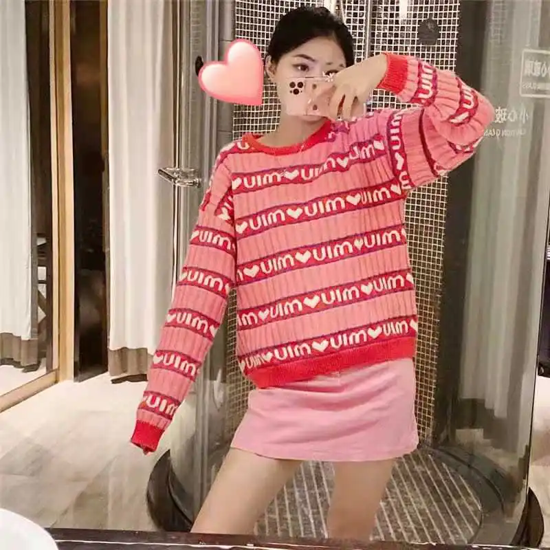 

New color matching letter temperament college style V-neck show thin loose age reducing cardigan warm sweater