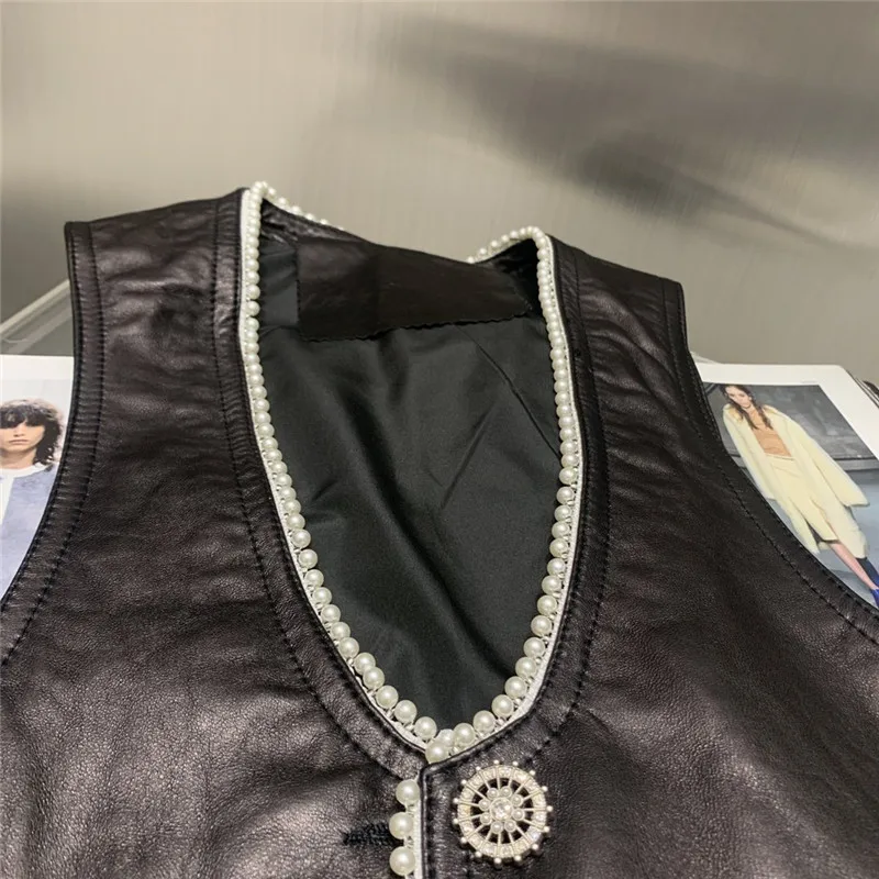 Sheepskin leather vest women's V-neck sleeveless leather jacket 2022 short paragraph Small fragrance vest pearl waistcoat