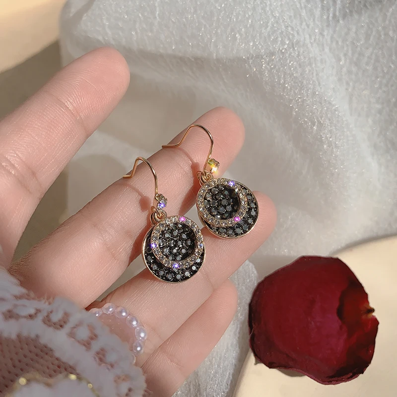 

New fashionable black zircon circle earring female simple small web celebrity temperament Korean high sense earring female