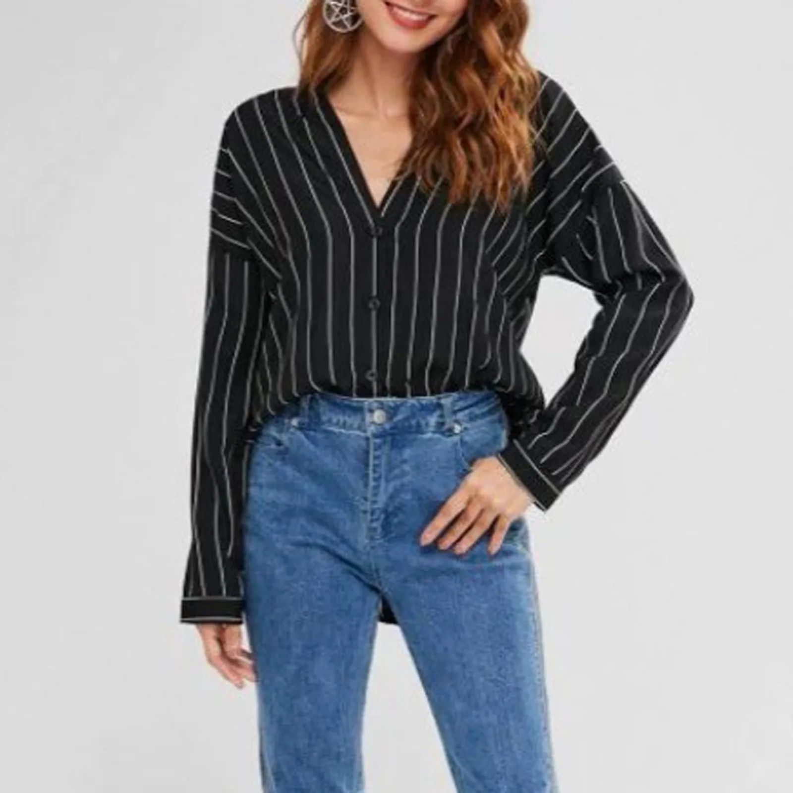 

Женская блузка в полоску с V-образным вырезом и длинным рукавом