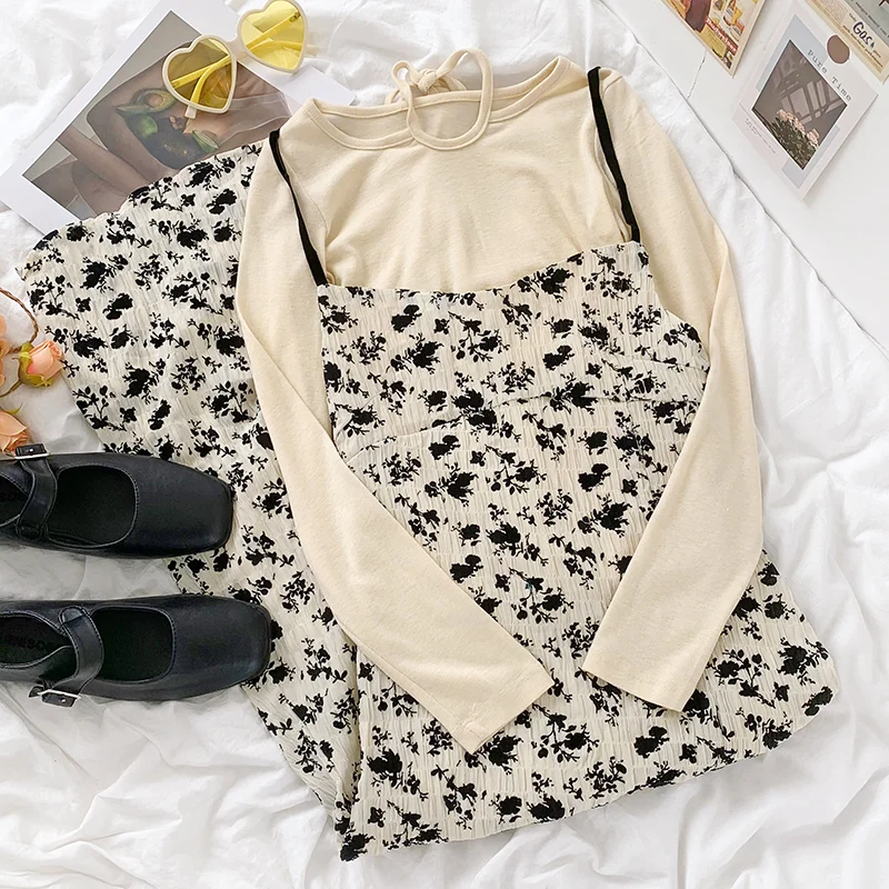 

Приталенное платье на бретелях с цветочным принтом в стиле ретро