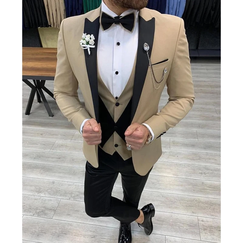 

Slim Fit Formal Men Suits for Wedding with Black Peaked Lapel Groom Tuxedos 3 Pieces Male Fashion Jacket Vest Pants 2021