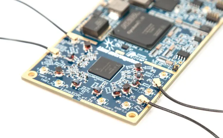 Комплект LimeSDR с определенным по радиоприемник + алюминиевый чехол