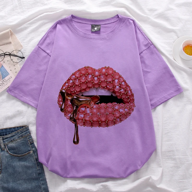 

Sexy Lips Graphic Print T-shirt Women Tee Harajuku Aesthetic Purple Top Casual Tshirt 2021 New Summer Fashion Y2k Female T Shirt