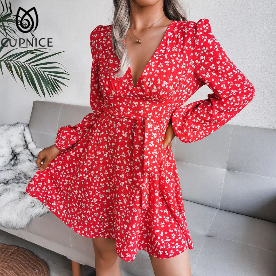 

Женское шифоновое платье с пышными рукавами и V-образным вырезом