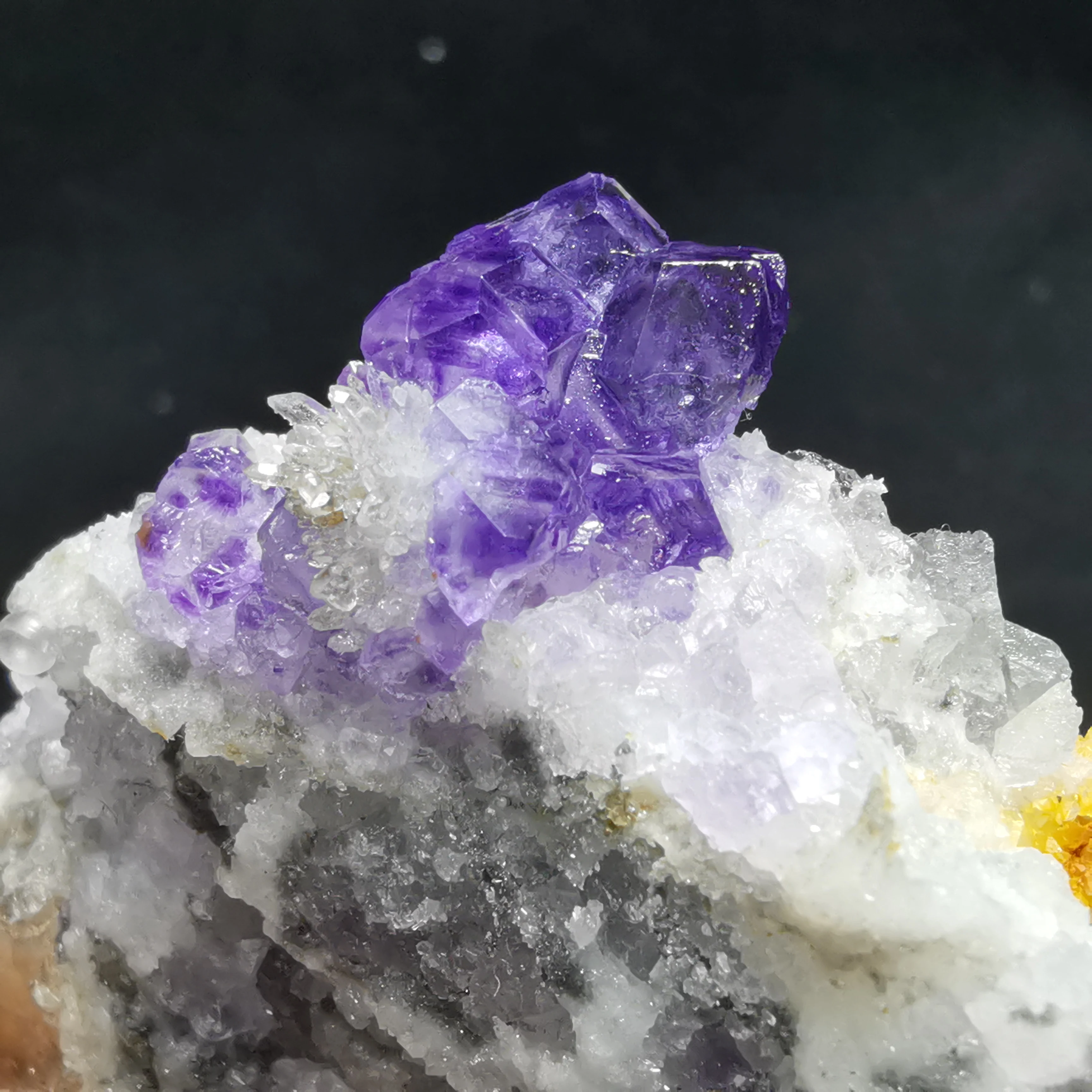

88.9gNatural rare Tanzanian blue purple fluorite mineral specimen stone and crystal healing energy CRYSTAL QUARTZ GEM
