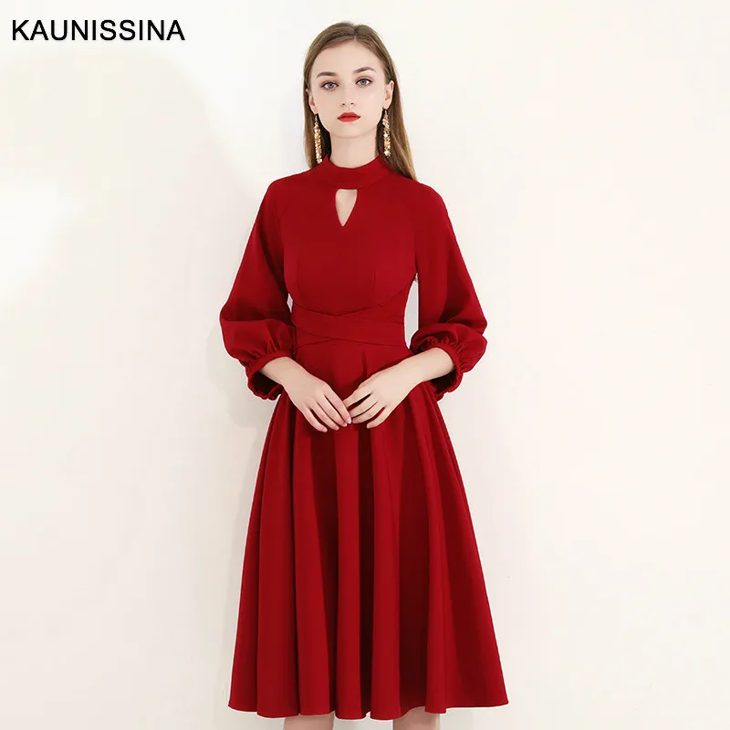 Женское короткое коктейльное платье KAUNISSINA красное на молнии длиной до колена с