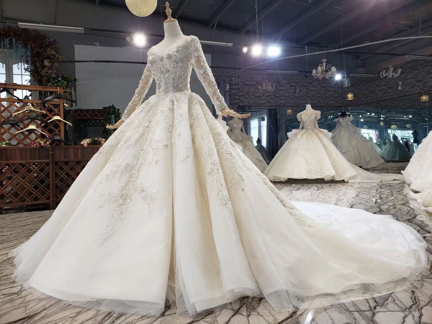 

Dubai Heavy Beading Wedding Dress 2021 New Design Ball Gown Wedding Dresses Puffy Princess Bridal Gown Vestido De Novia