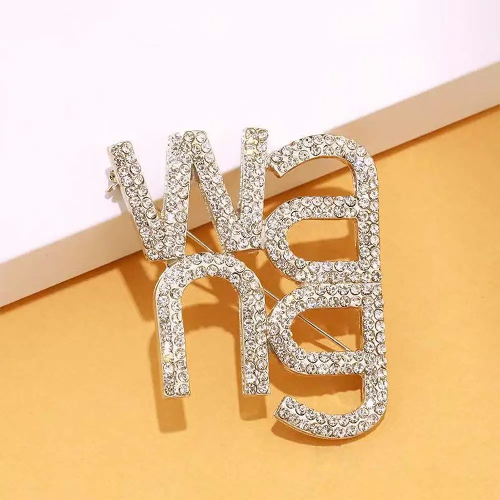 

Korean Wang Letter Rhinestone Brooch Buckle Cartoon Badge Pin Simple Temperament European American Fashion Jewelry