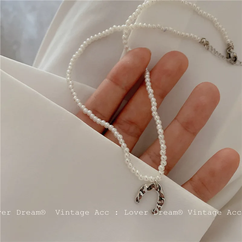 

Ожерелье-чокер женское с жемчужными бусинами, элегантное свадебное простое ожерелье с цепочкой в стиле панк с белыми жемчужинами, 2021