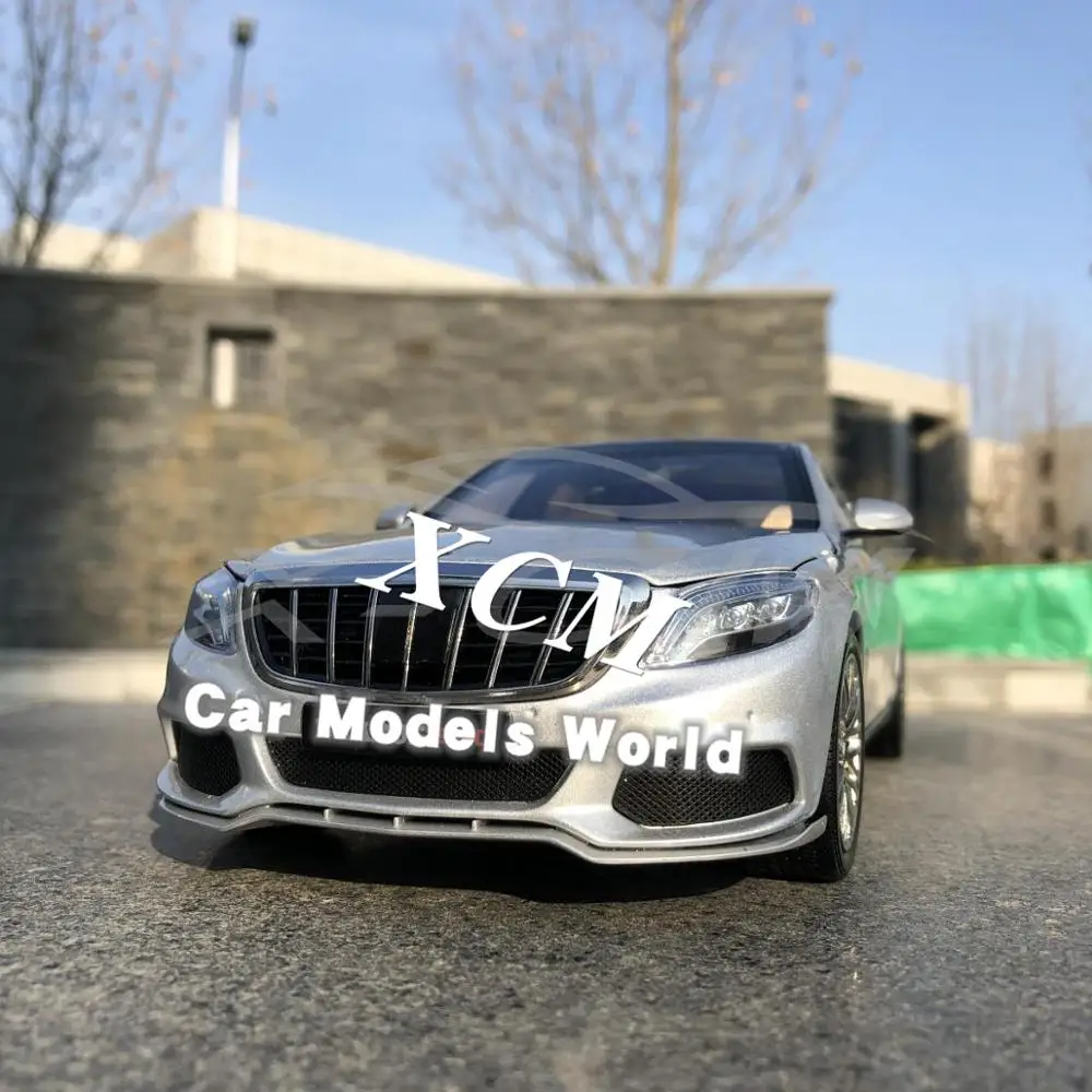Литая модель автомобиля почти для настоящего 900 S Class 1:18 (серебристый) + маленький