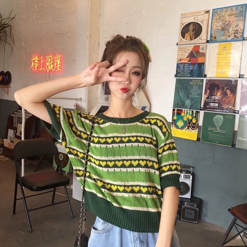 

Women Summer Green Heart Patern Knitted Short Sleeve Tops Vintage Geometric Crop Tops Knitwear Ladies Elegant All-match Jumpers
