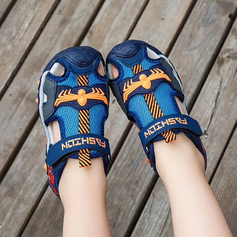 Сандалии для мальчиков с вырезами летняя парусиновая обувь пляжа мультяшным