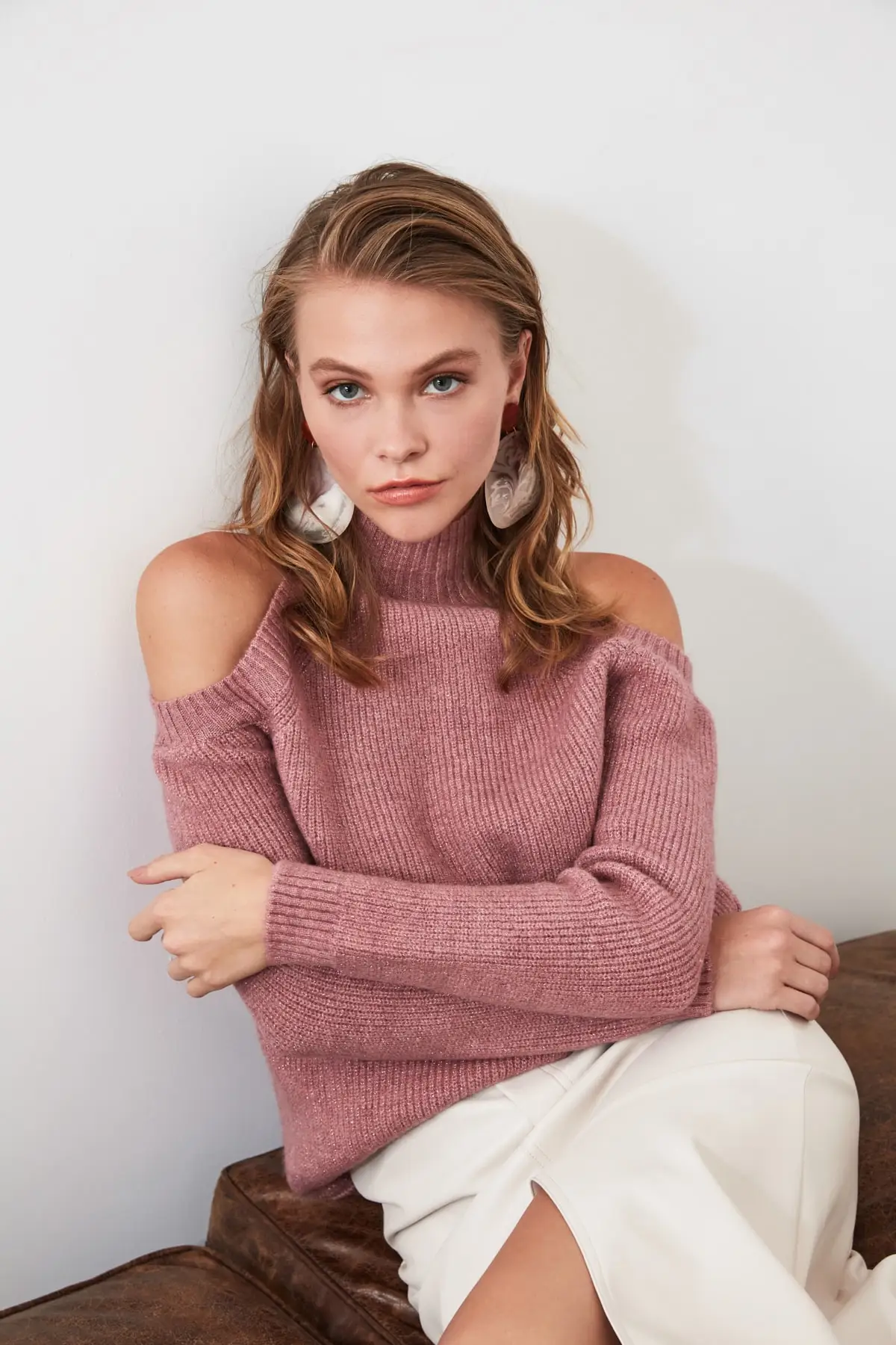 

Trendyol Silvery Cut-Out Detail Knitwear Sweater TWOAW20XS0006