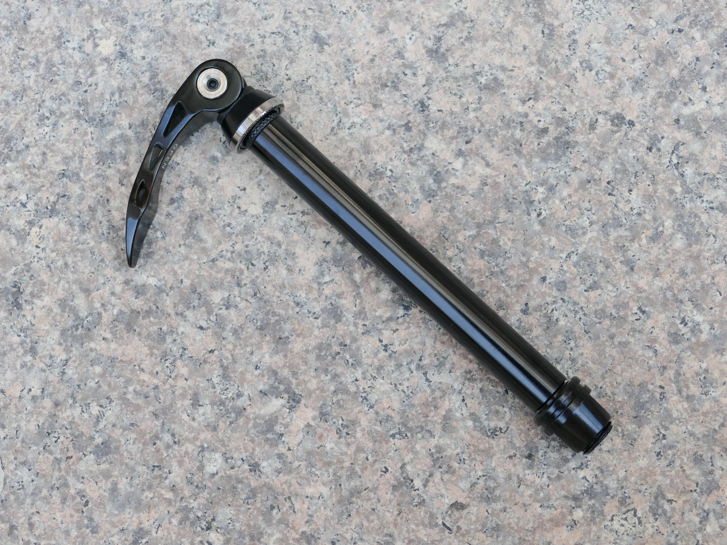 Совершенно новая магнитная ось велосипедной вилки сквозная 100 мм * 15 для передней