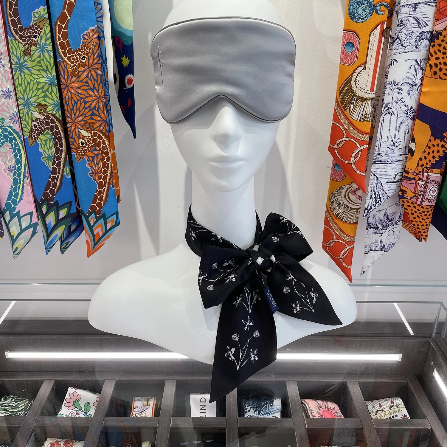 

Fashion hijab Women's Bandana scarf women luxury Summer Scarf Heart Printed Handle Twill Silk scarf Headscarf Silk Scarves pareo