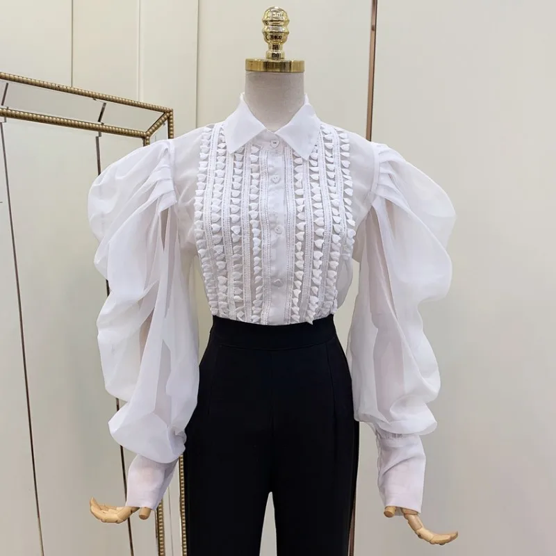 Женская кружевная блузка с перфорацией элегантная подиумная рукавами