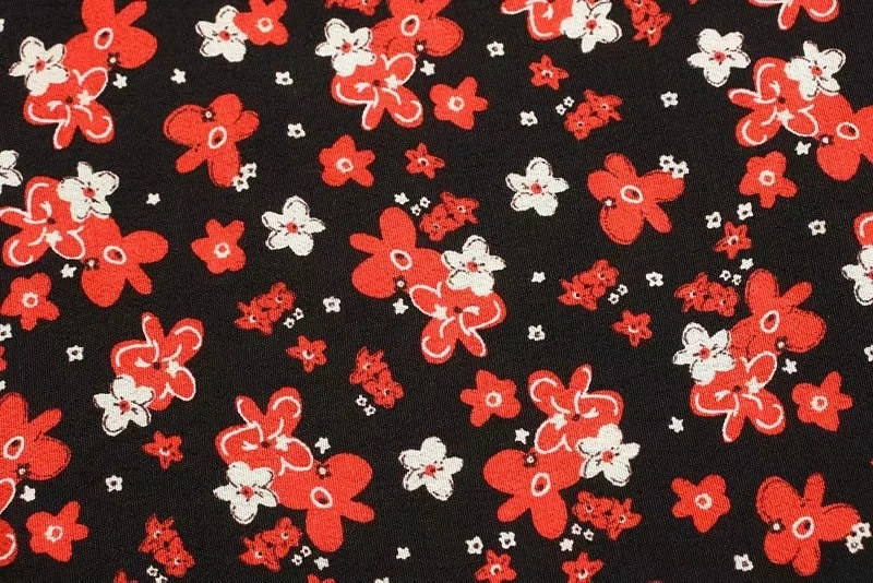 Зимнее красное платье с цветочным принтом и длинным рукавом женское