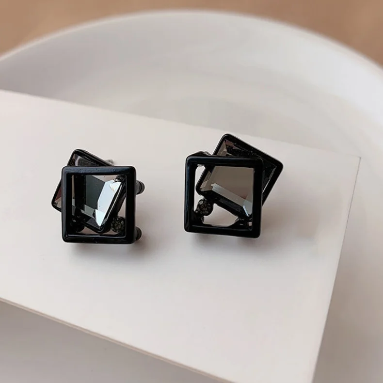 

Black Crystal Metal Square Earrings 2021 New Elegant Women Fashion Ear Studs