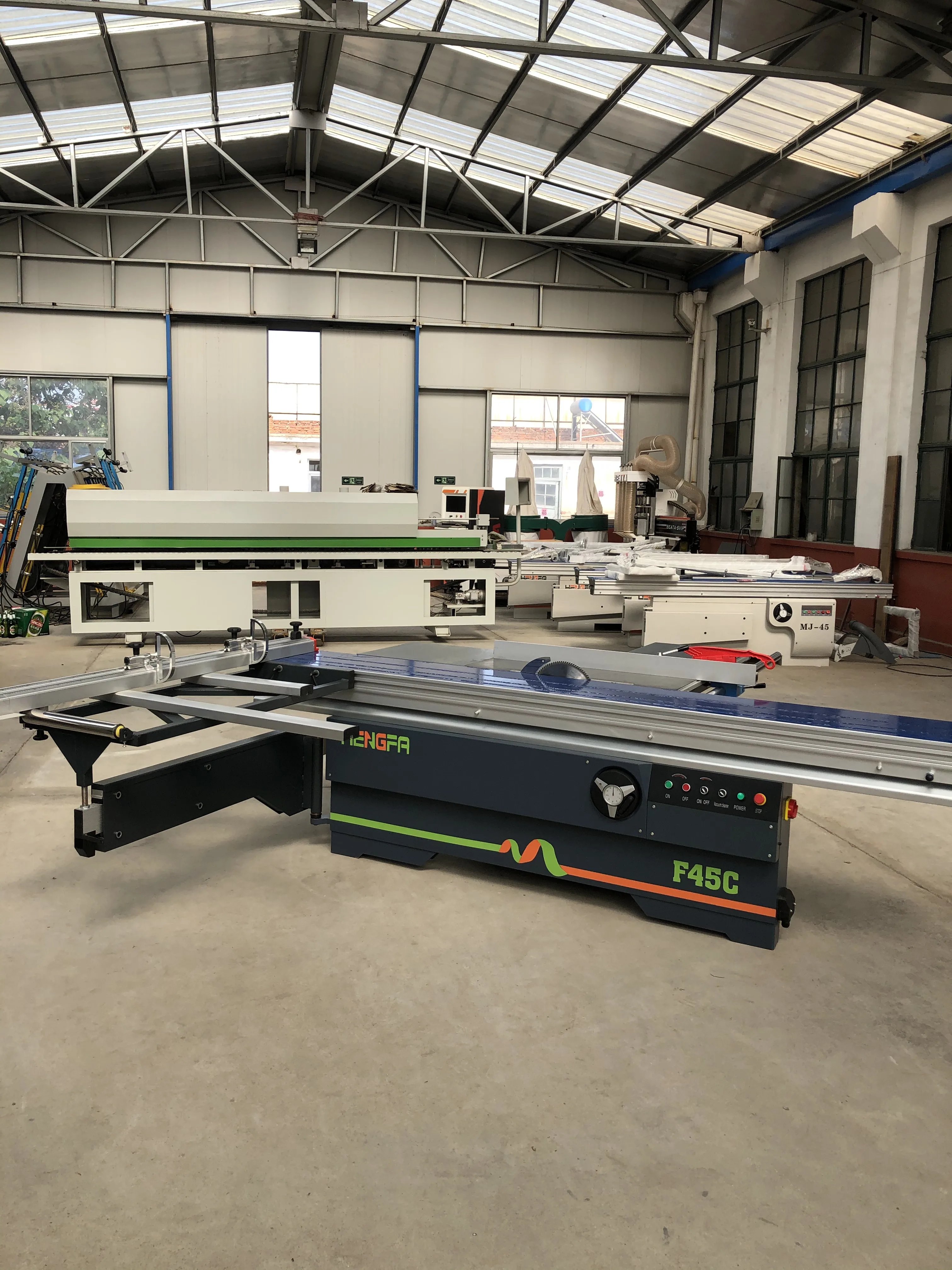 Деревообрабатывающий станок/точный раздвижной стол панельная пила/рабочая